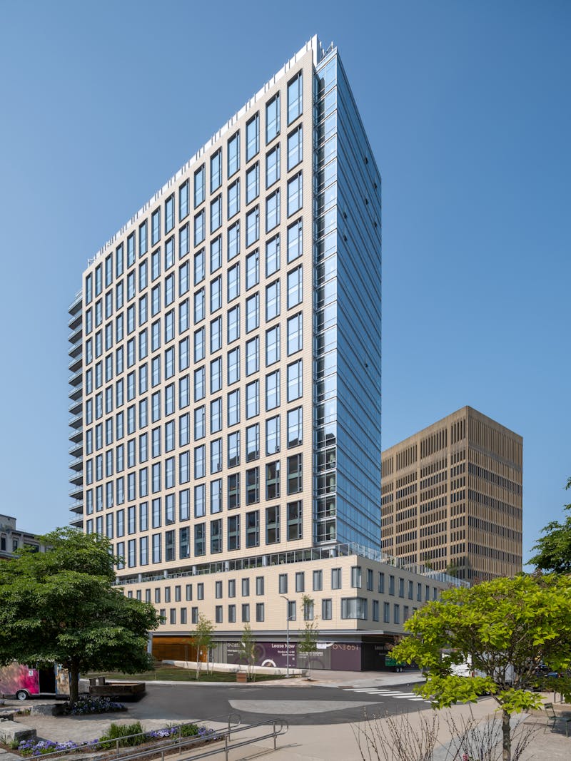 Shildan Group Terracotta Rainscreen, 165 Main Kendall Square, Longoton, Creme, DSCF4745