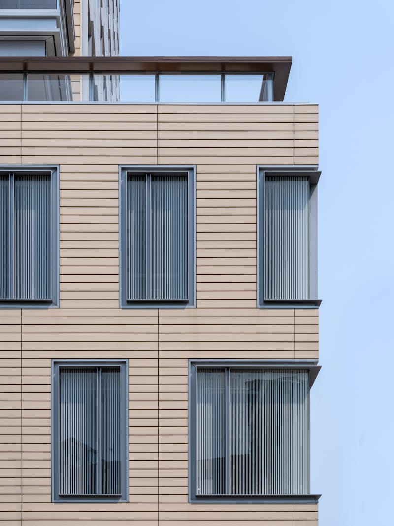 Shildan Group Terracotta Rainscreen, 165 Main Kendall Square, Longoton, Creme, DSCF4745