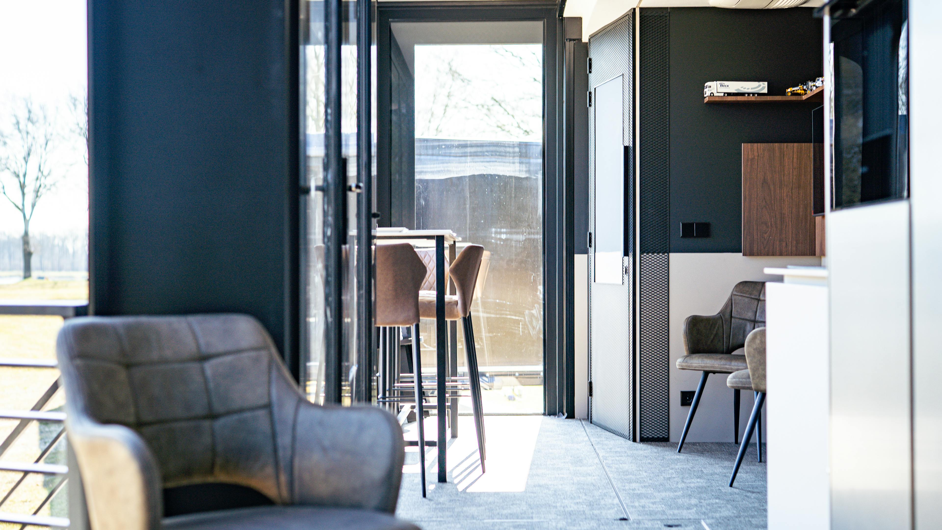 Expandable Pod inside