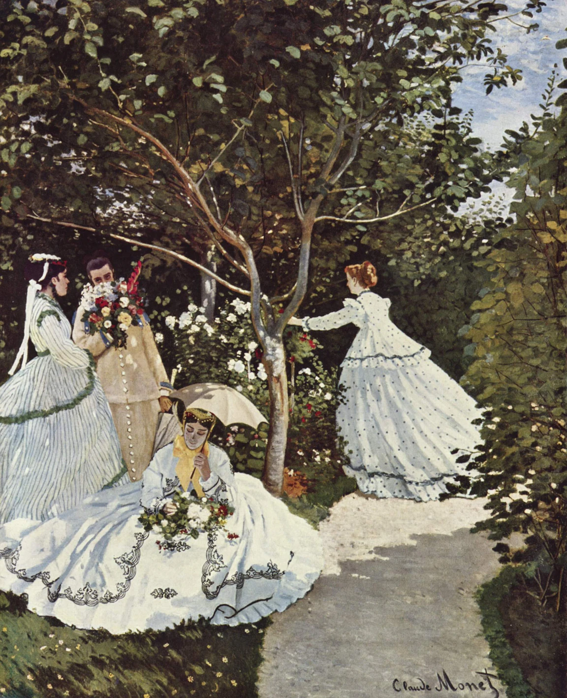 햇살이 비치는 정원에서 흰 드레스를 입은 여인들이 꽃을 따고 있는 Claude Monet 의 그림