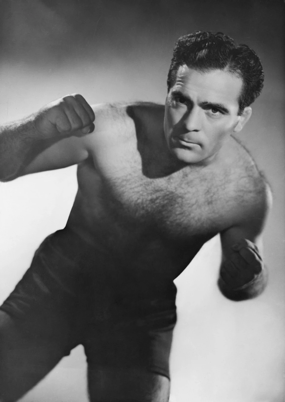 1946년 Studio Harcourt 에서 찍은 권투 선수 Marcel Cerdan 의 흑백 초상