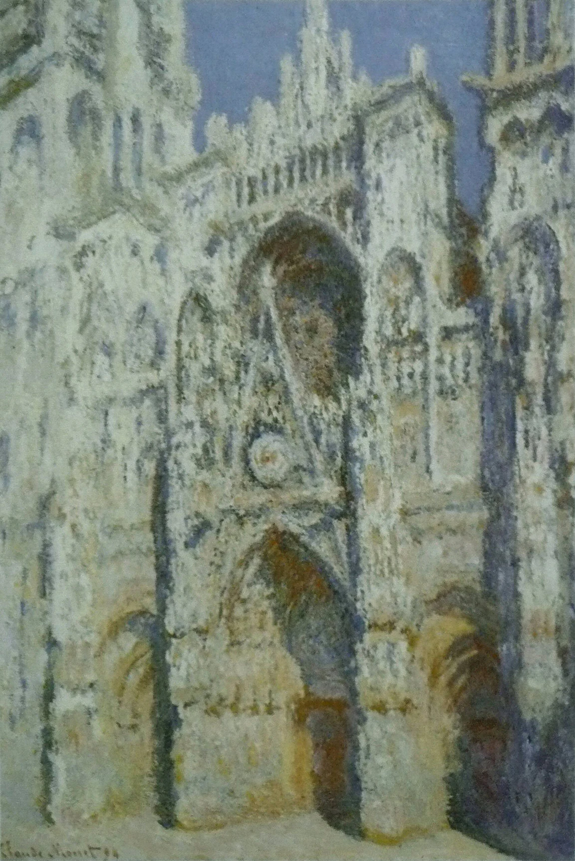 한낮의 햇빛을 받아 파란색과 금색으로 빛나는 Rouen 대성당 정면을 그린 Claude Monet 의 그림