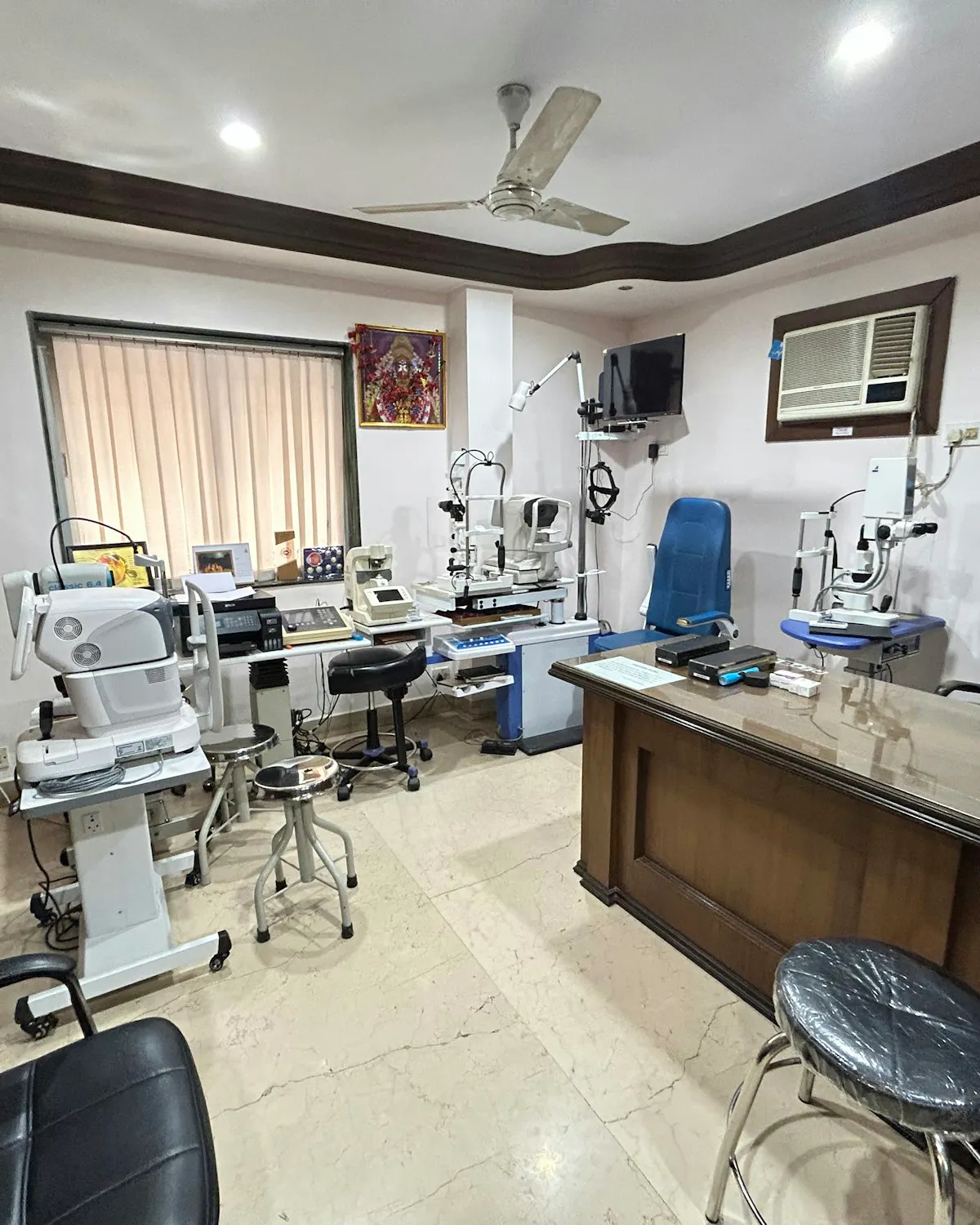 Eye examination room at Shree Netra Eye Foundation, Ballygunge, Kolkata