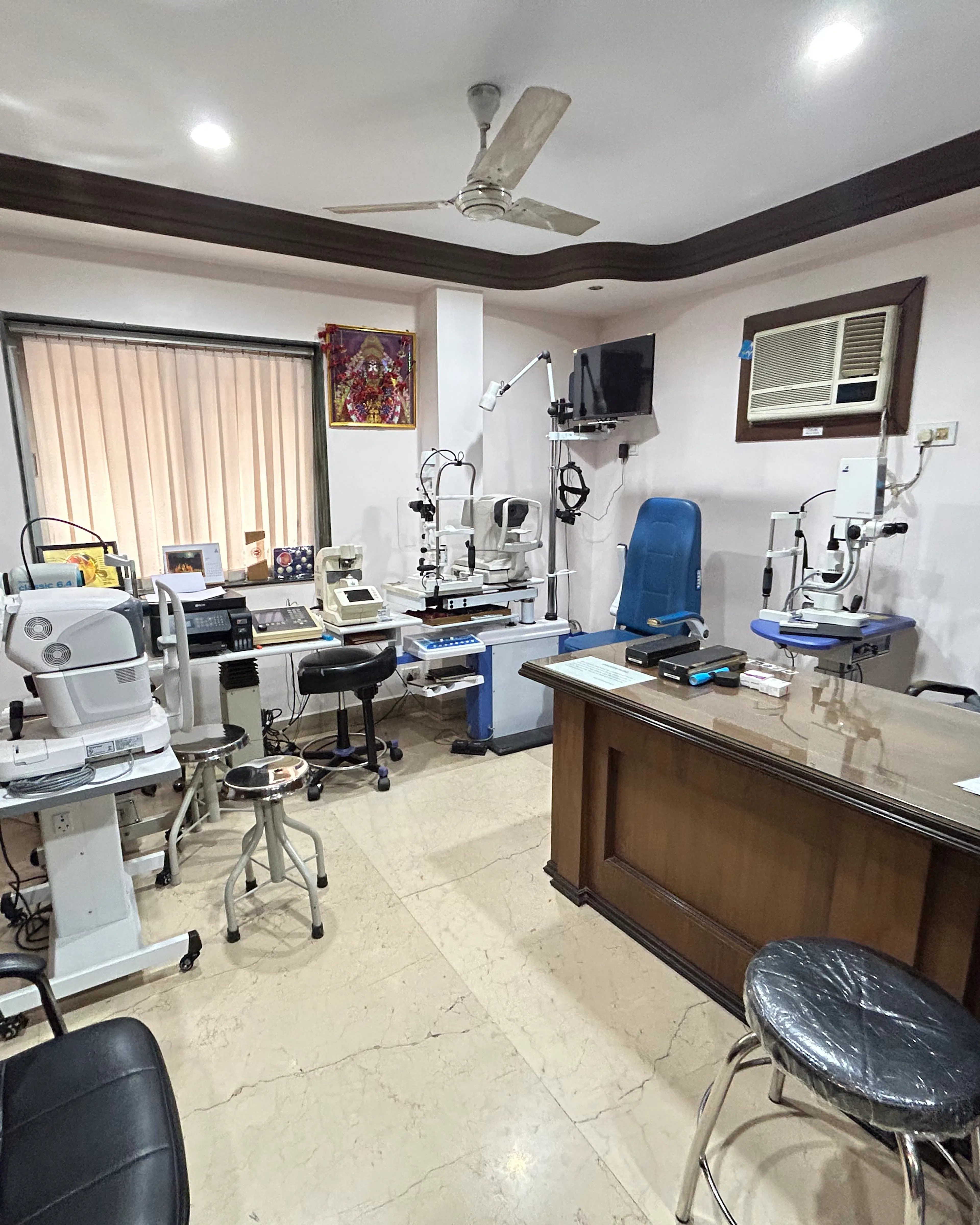 Eye examination room at Shree Netra Eye Foundation, Ballygunge, Kolkata