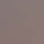 2 membres d'Électriciens sans frontières de dos, lors du tremblement de terre au Maroc, celui de gauche tient un panneau solaire