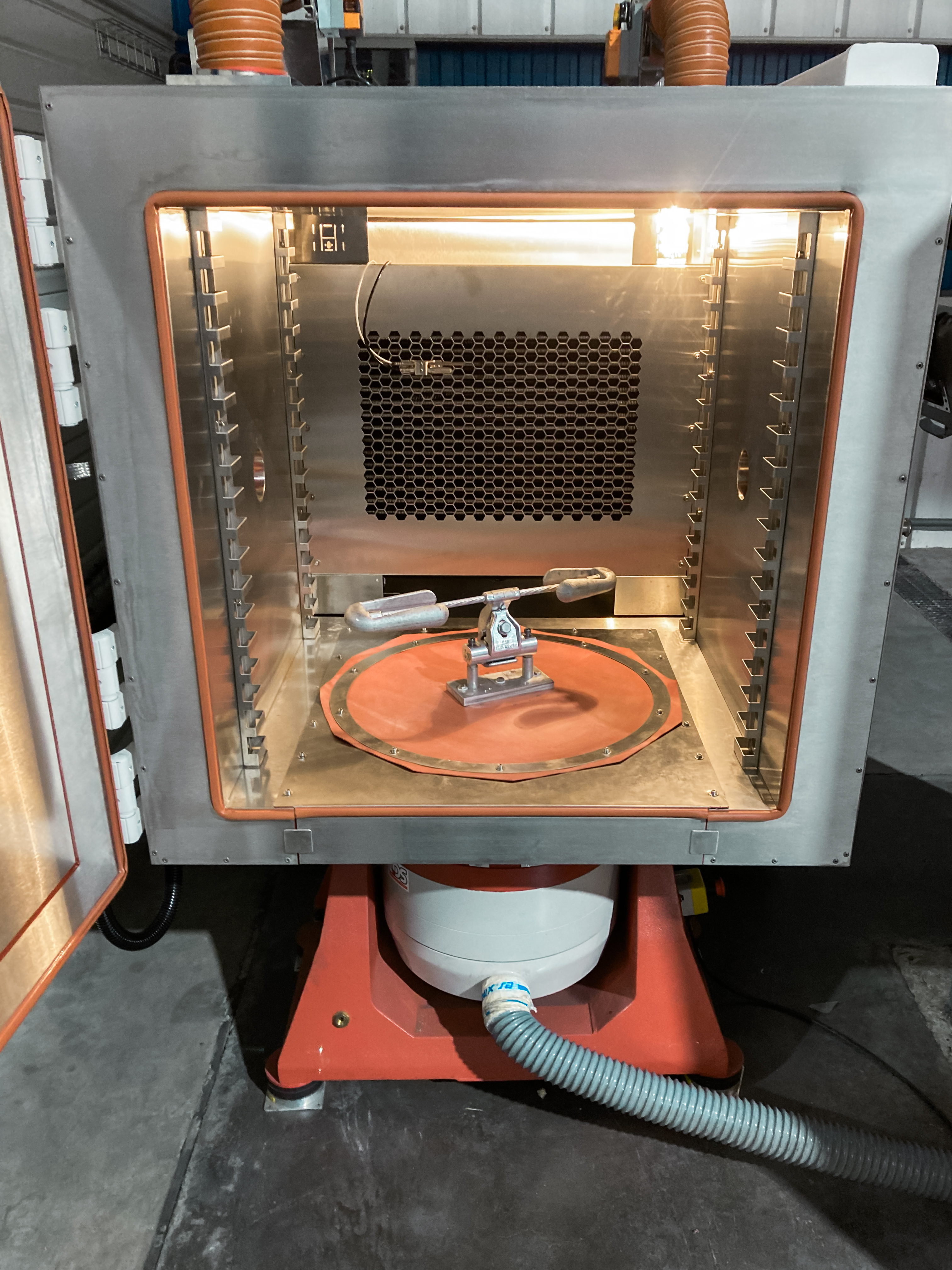 Climatic testing machine in the Dervaux laboratory