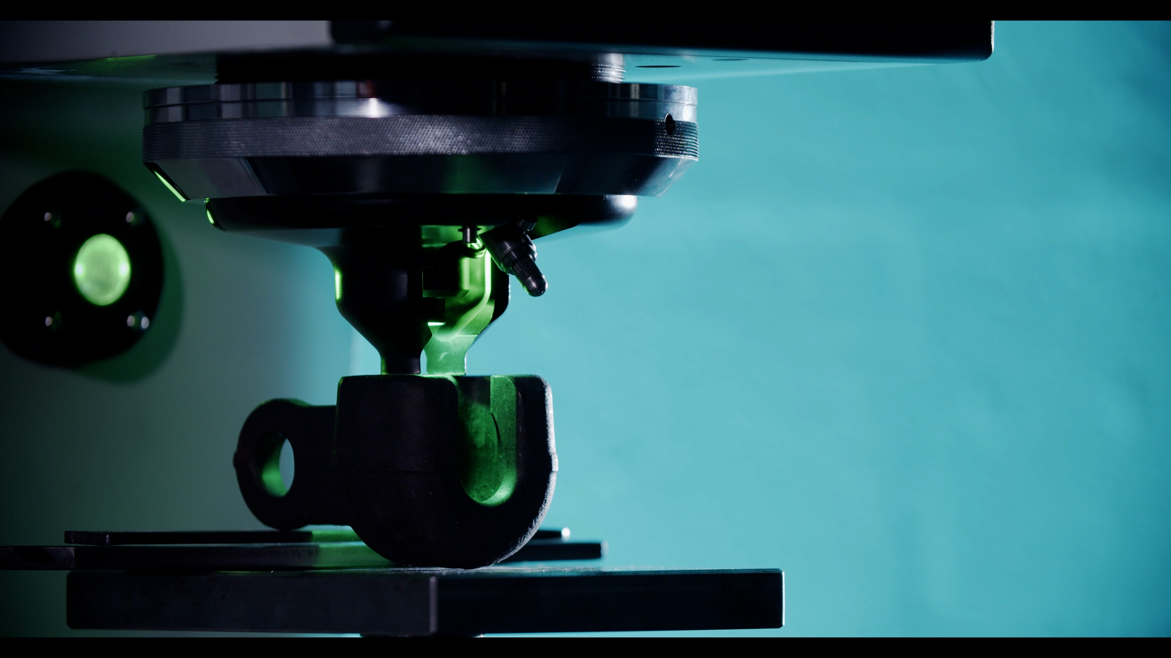 Machine that checks the material of a product in one of our laboratories