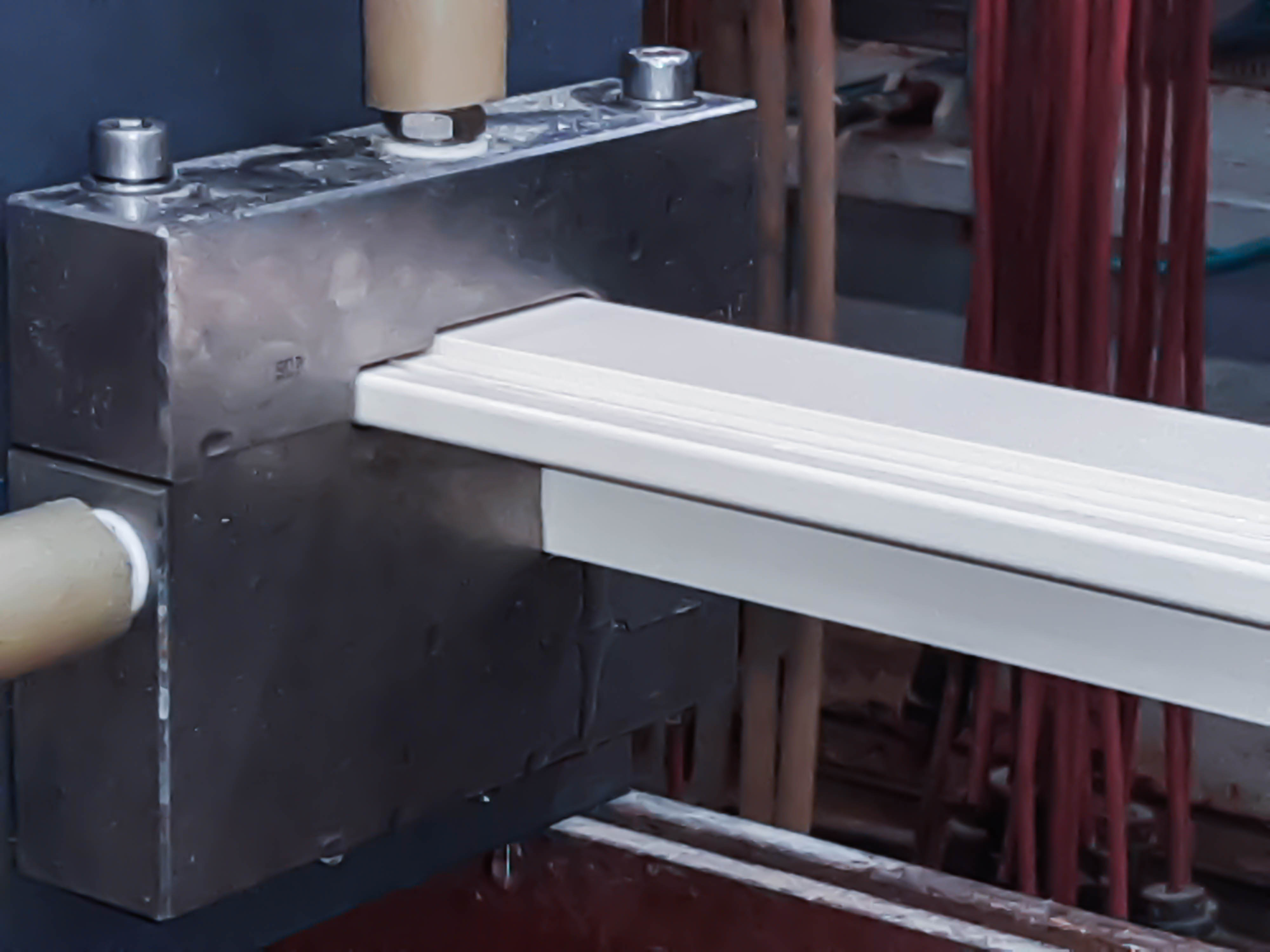 Thermoplastic extrusion machine