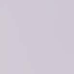 Estudiante, sonriente, llevando carpetas y un ordenador