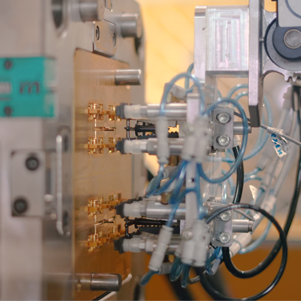 Thermoplastic injection molding machine