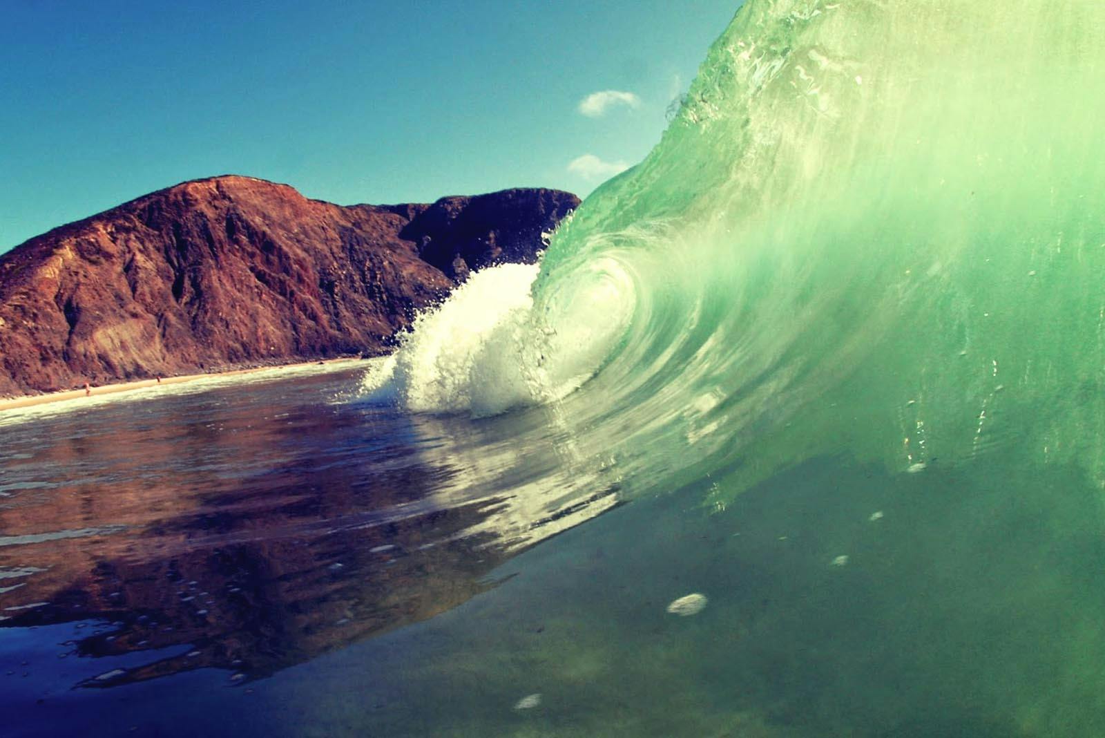 L'un des meilleurs spots de surf du Portugal, la plage d'Arrifana.