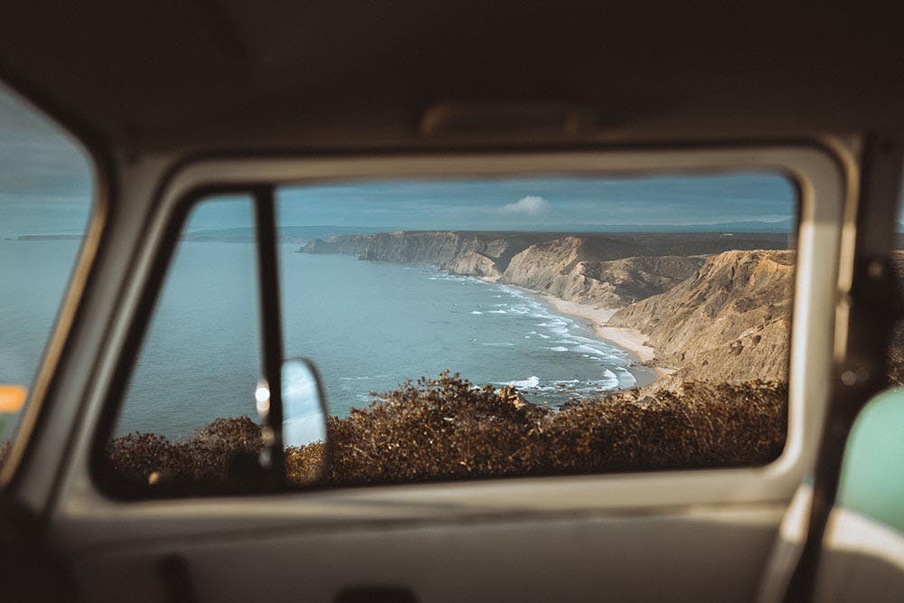 Wohnmobil-Roadtrip, um die besten Surfspots in Portugal zu finden.