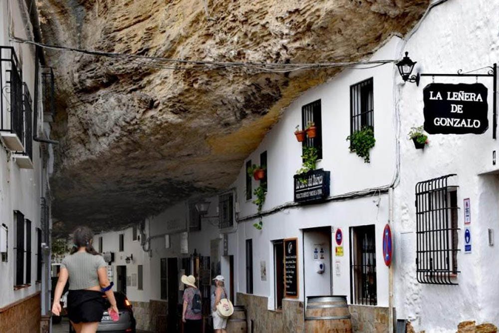 Setenil de las Bodegas, España. Ruta de los pueblos blancos.