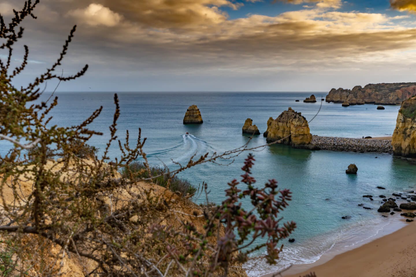 Algarveküste mit schönem Strandblick.