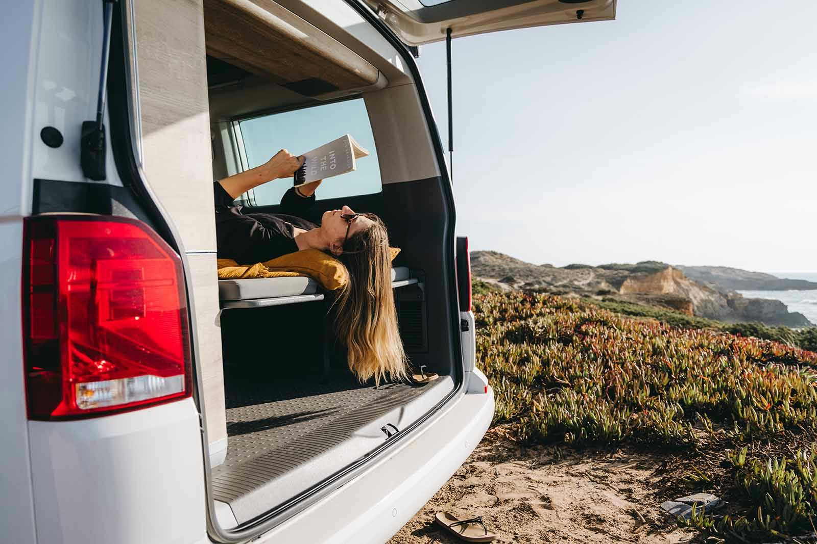 Yoyagez au Portugal adapté aux personnes handicapées dans une camionnette à mobilité réduite.