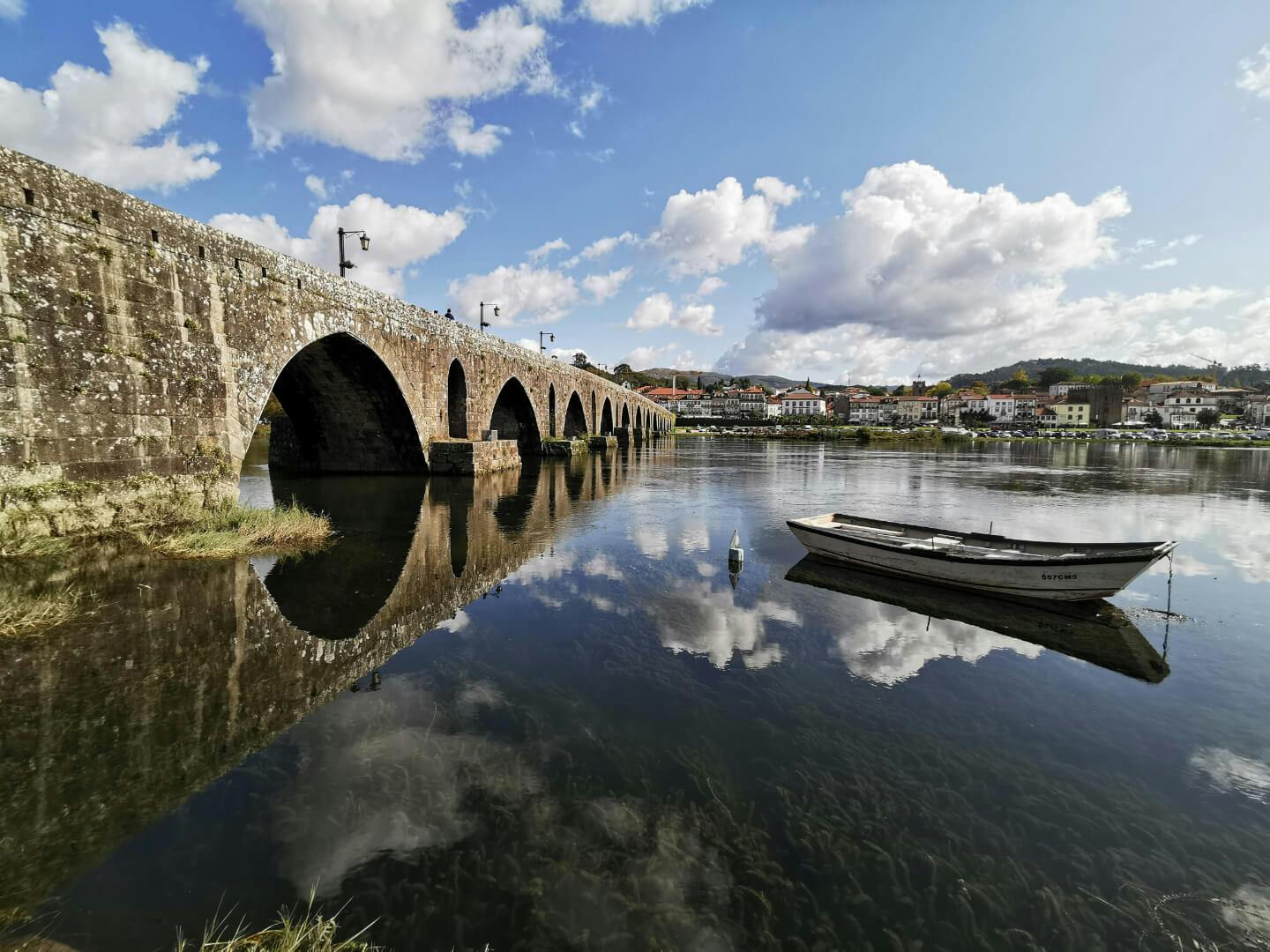 Medieval bridge in Barcelos.