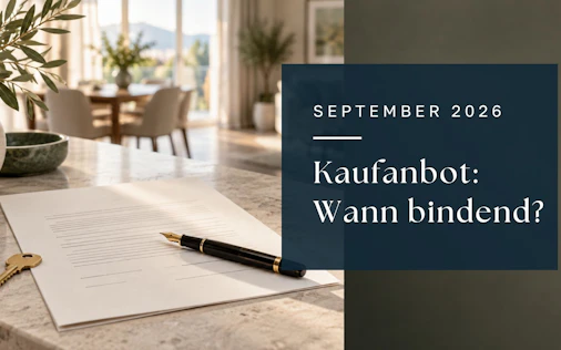 KI-Symbolbild mit Vertrag, Füllfeder und Hausschlüssel; Titel: Kaufanbot: Wann bindend?, September 2026.