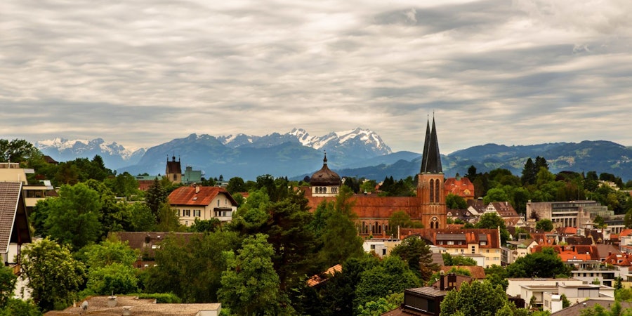 Stadt am Bodensee mit einzigartiger Seepromenade, Kultur und Alpenblick.