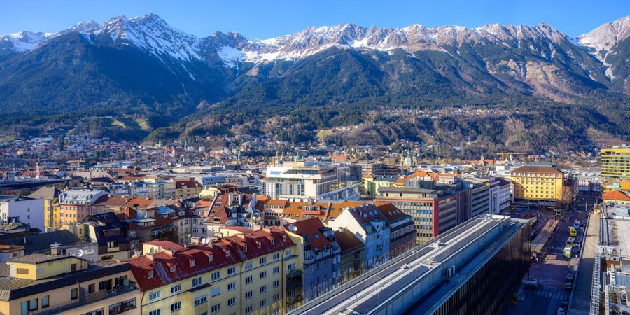 alpine Hauptstadt Tirols, eingebettet zwischen Nordkette und Patscherkofel.