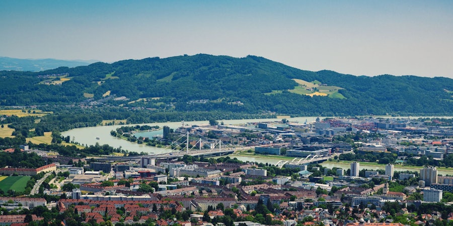 moderne Kultur- und Industriestadt an der Donau.