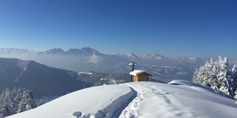Snow-covered mountain landscape with sweeping views of the Alps, clear skies, and a sense of untouched tranquility – a place of calm and breathtaking openness.