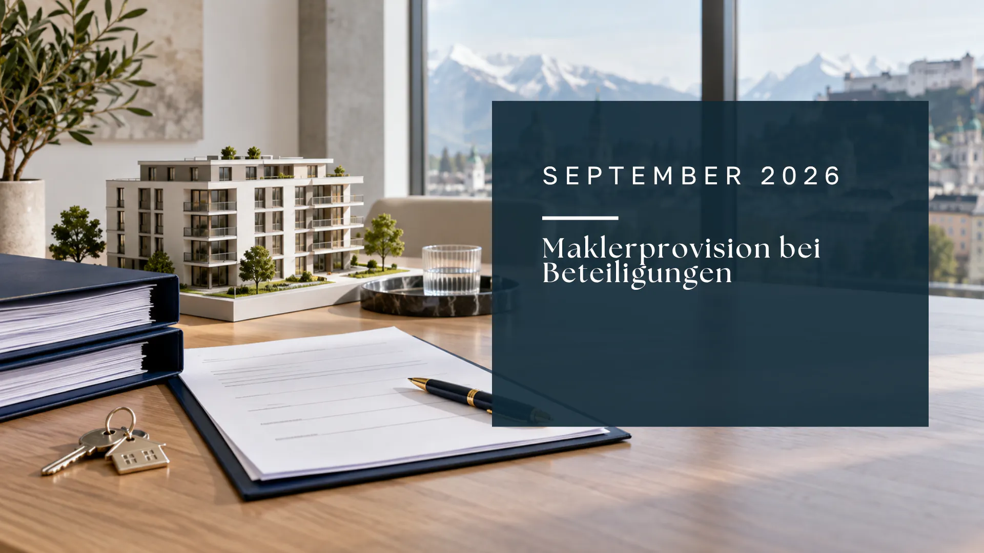 Titelbild zum Artikel über Maklerprovision bei Beteiligungen; Immobilienvertrag, Architekturmodell und Schlüssel in einem hellen Salzburger Büro, September 2026.
