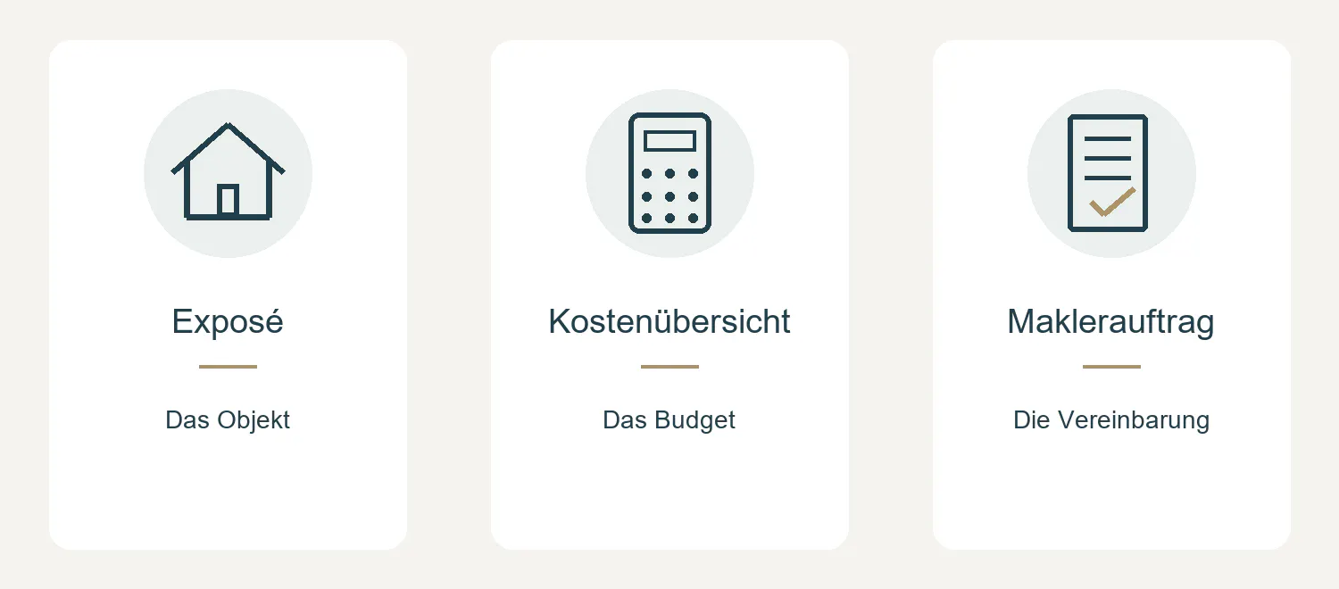 Drei Unterlagen vor dem Maklerauftrag: Exposé beschreibt das Objekt, Kostenübersicht das Budget und Maklerauftrag die Vereinbarung.