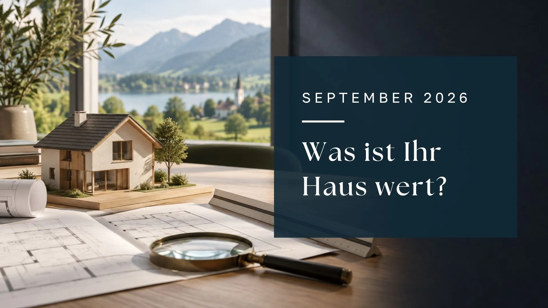 KI-Symbolbild mit Hausmodell, Grundriss, Maßstab und Lupe; Titel: Was ist Ihr Haus wert?, September 2026.