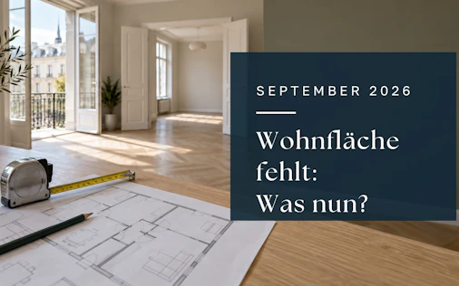 KI-Symbolbild: Maßband und Grundriss zur Prüfung der vereinbarten Wohnfläche einer gekauften Wohnung.