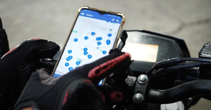 Celular y moto