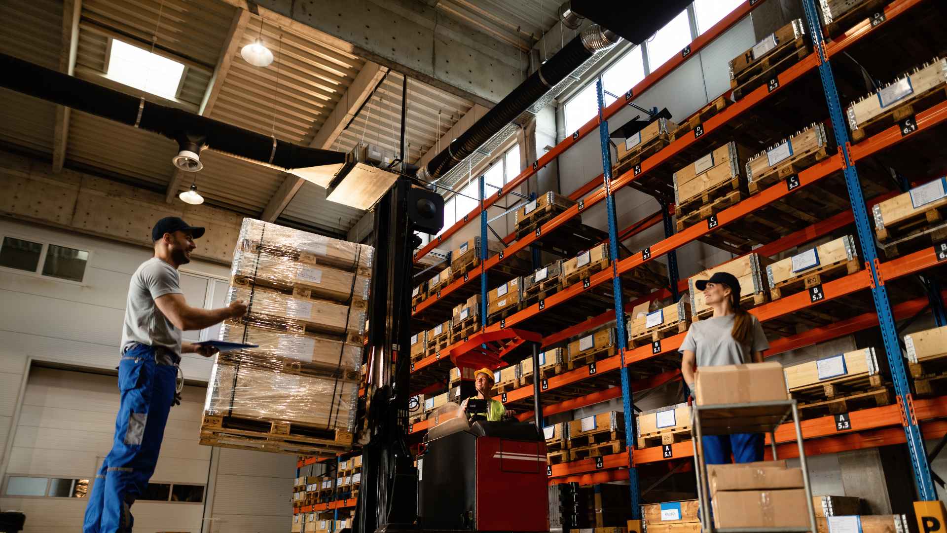 Logística de aprovisionamiento: qué es, cómo funciona y cómo optimizarla en tu empresa