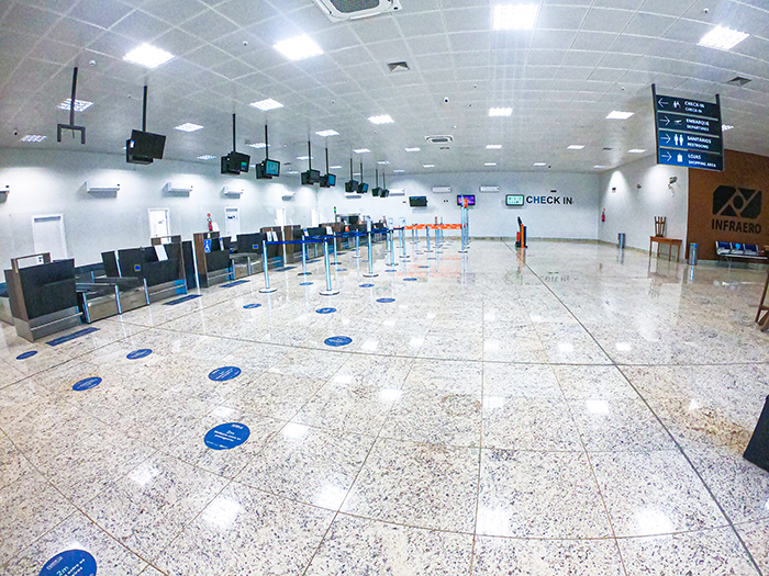 aeroporto com forros divisystem