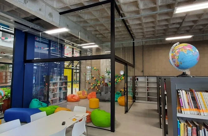 divisória junta seca em vidro