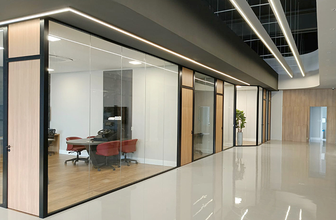 projeto-divisória-corporativa-junta-seca-divisória-vidro-e-painel (1)