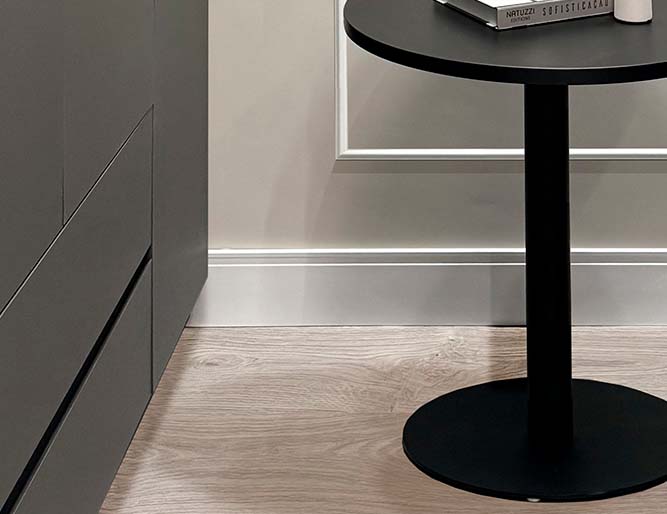 divisystem-rodape-floort-branco-frisado-ambientado