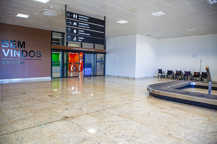 projeto com forros metálico para aeroporto