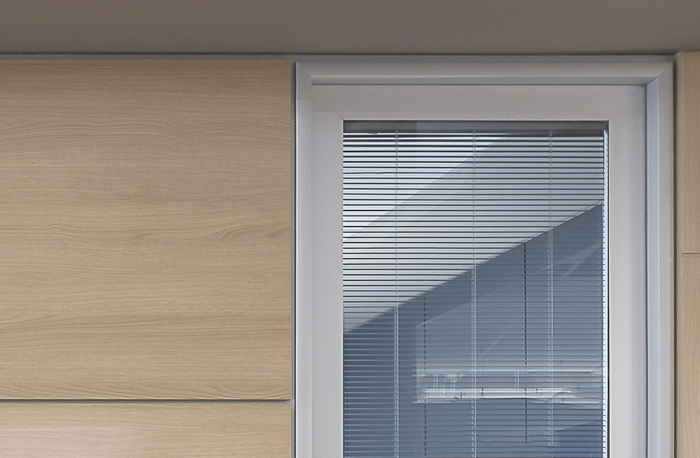 divisória amadeirada painel monolitico topsystem da divisystem