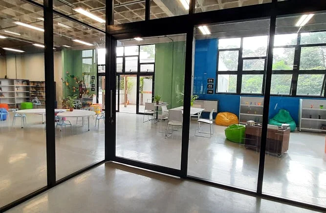 divisória piso-teto junta seca