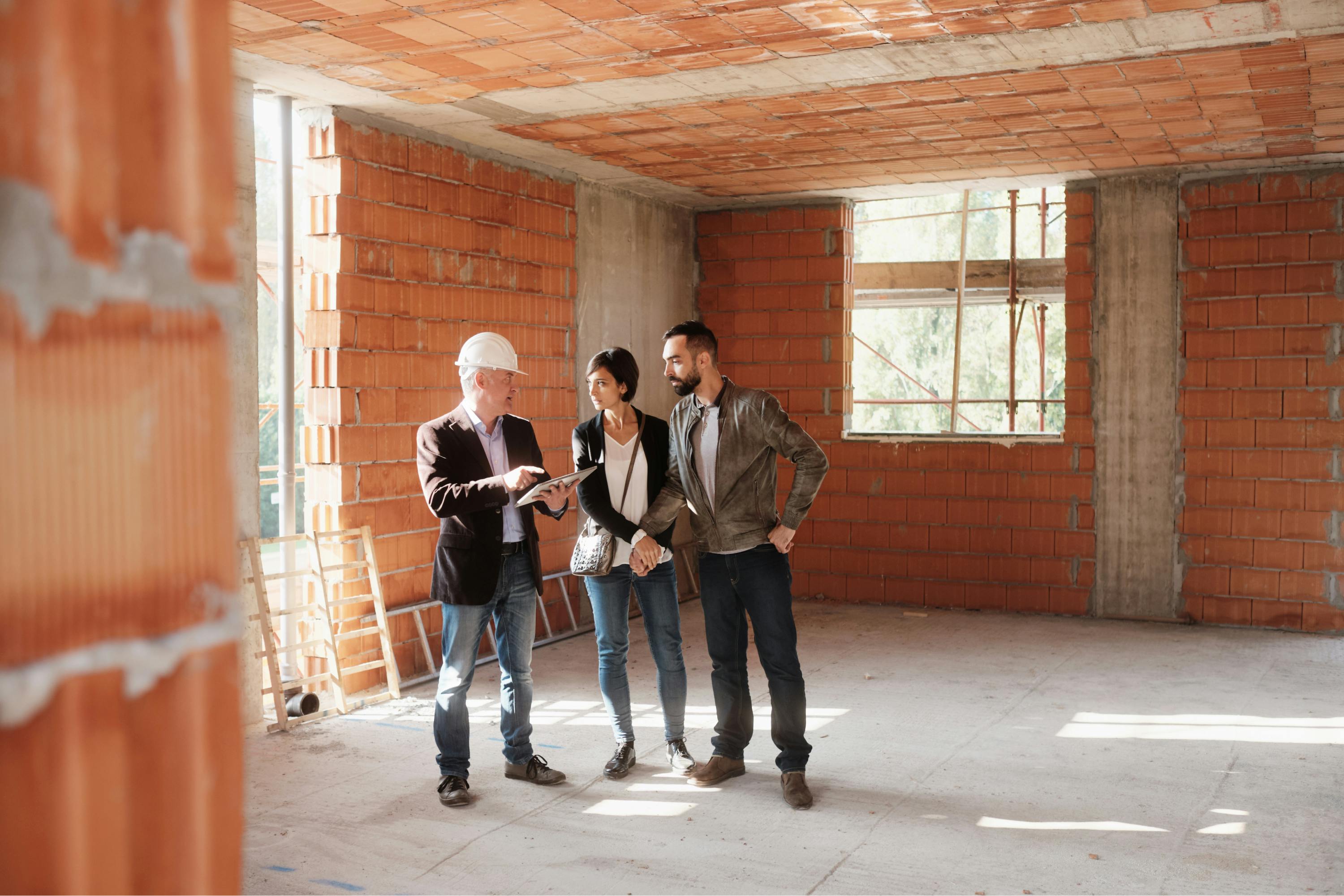 Maison en construction et conducteur de travaux