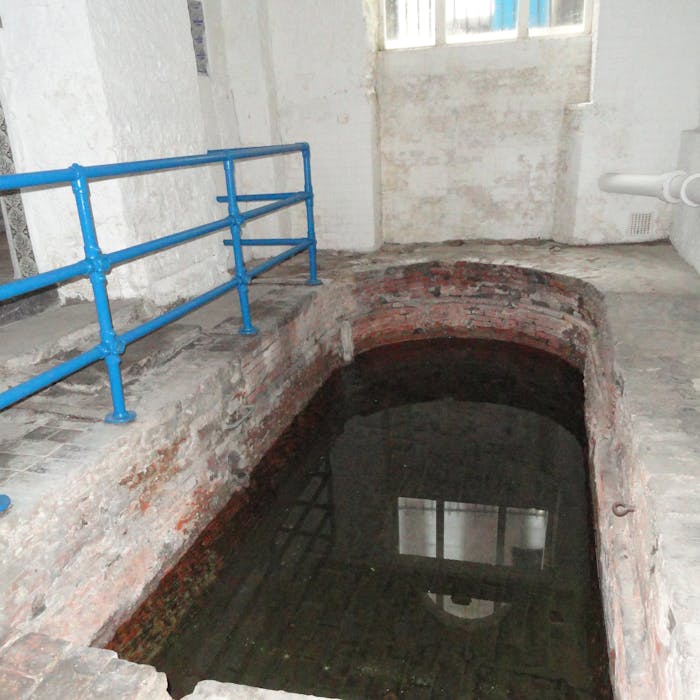 London's mysterious "Roman Bath"