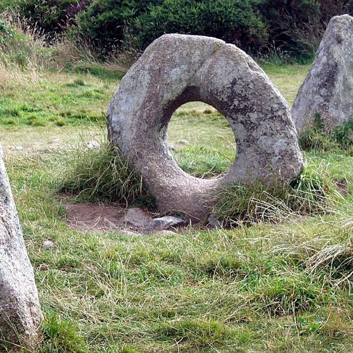 Mên-an-Tol - Cornish standing stones