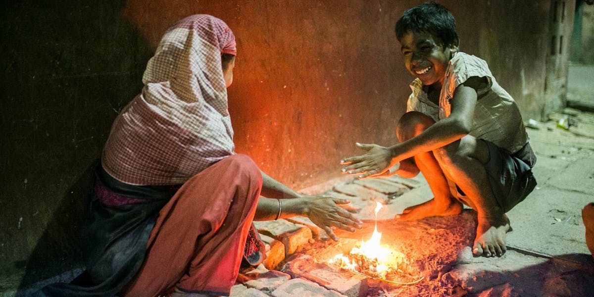 Image of a socially discriminated family cooking its daily meal.