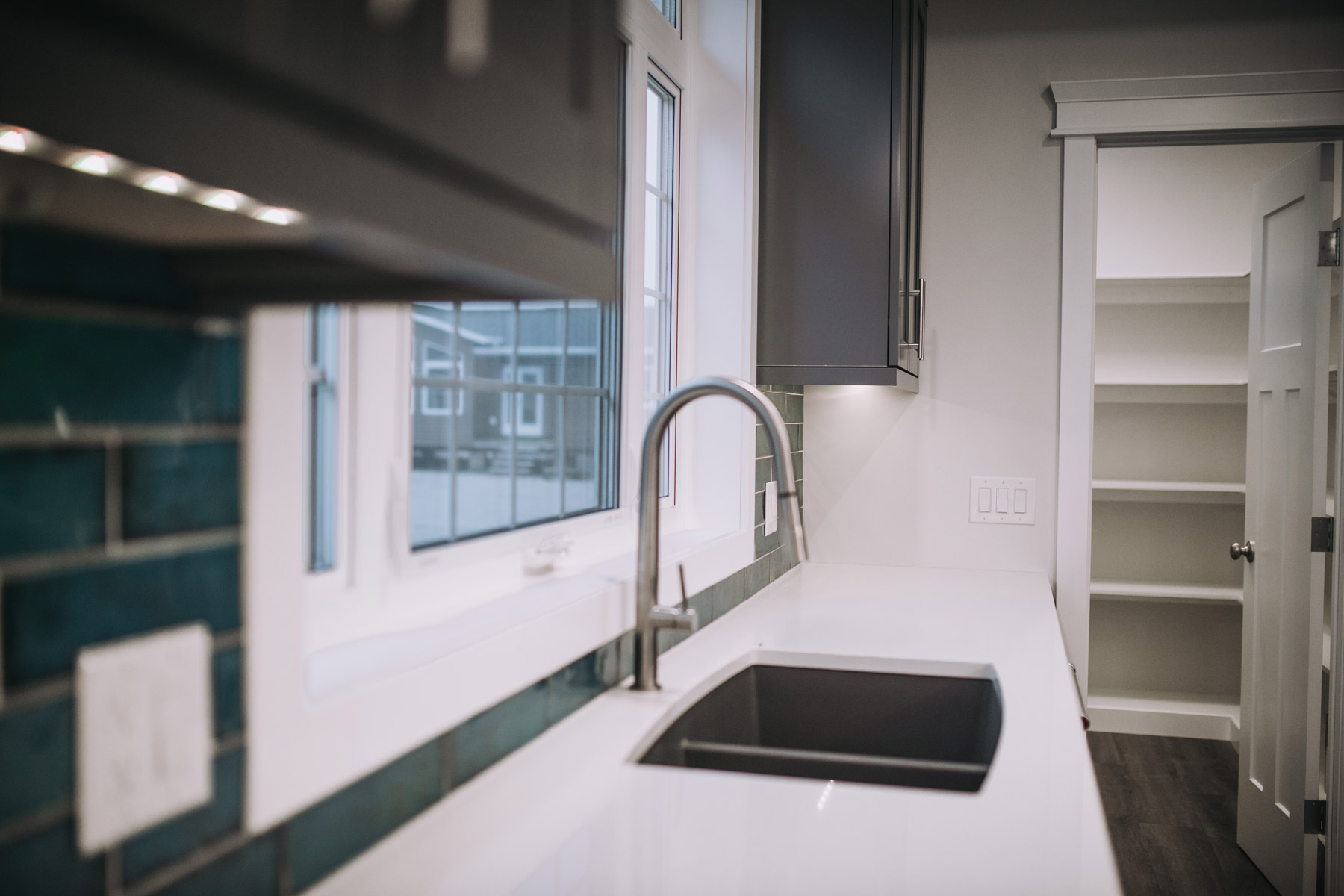 pre-built-home-finishes-counters