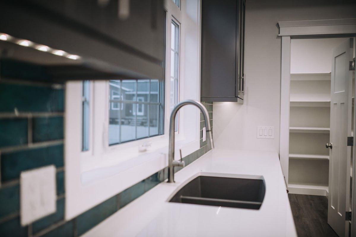 pre-built-home-finishes-counters