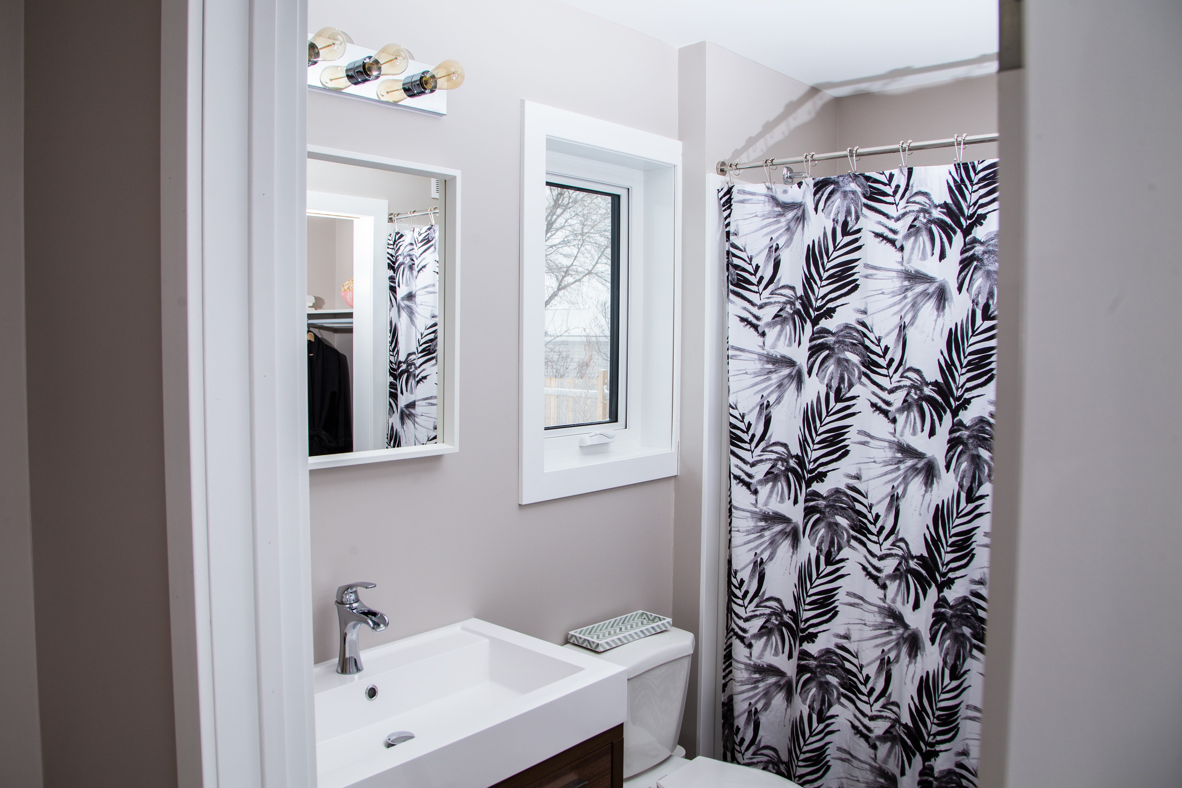 custom home builder washroom