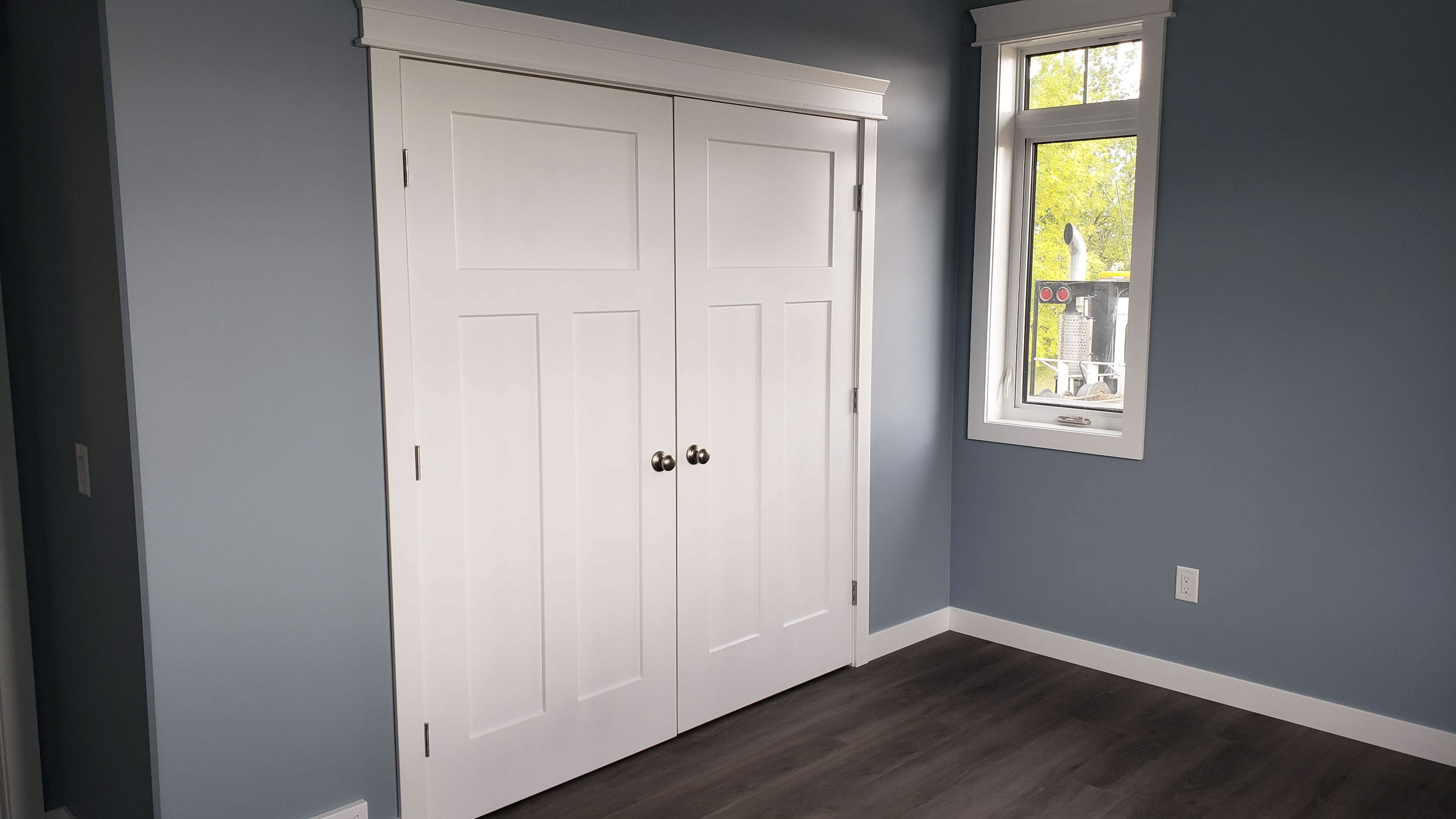 custom-movable-homes-closet