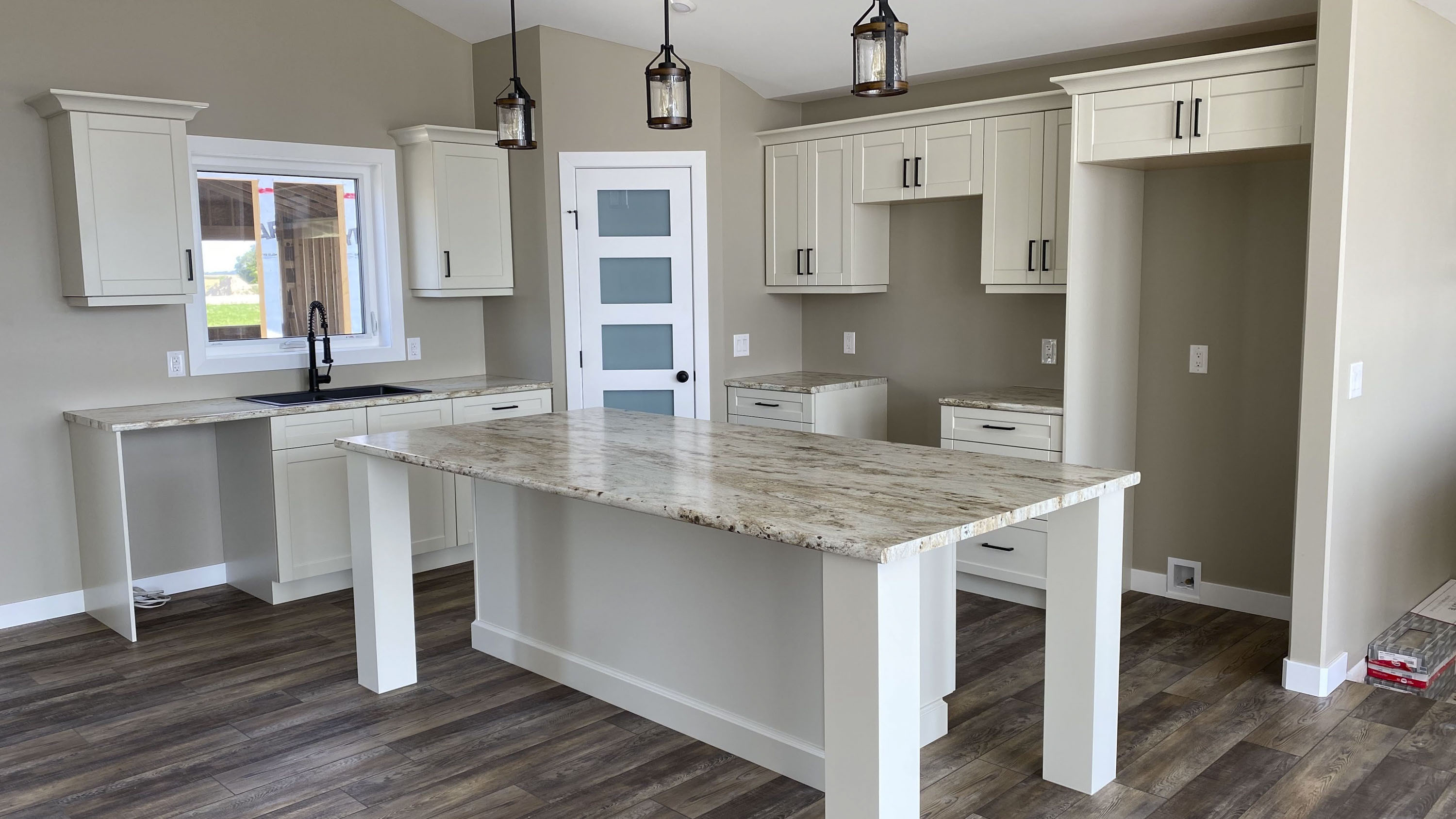custom-ready-to-move-home-kitchen
