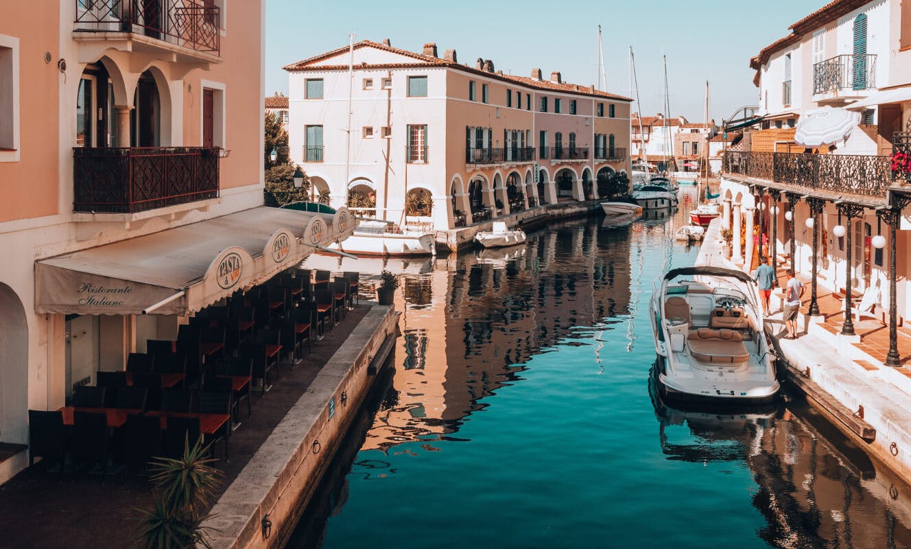 La marina de Grimaud, dans le Var