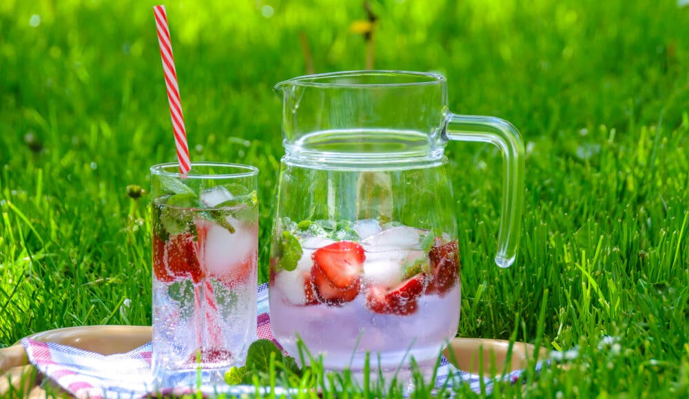Verre d'eau aromatisé