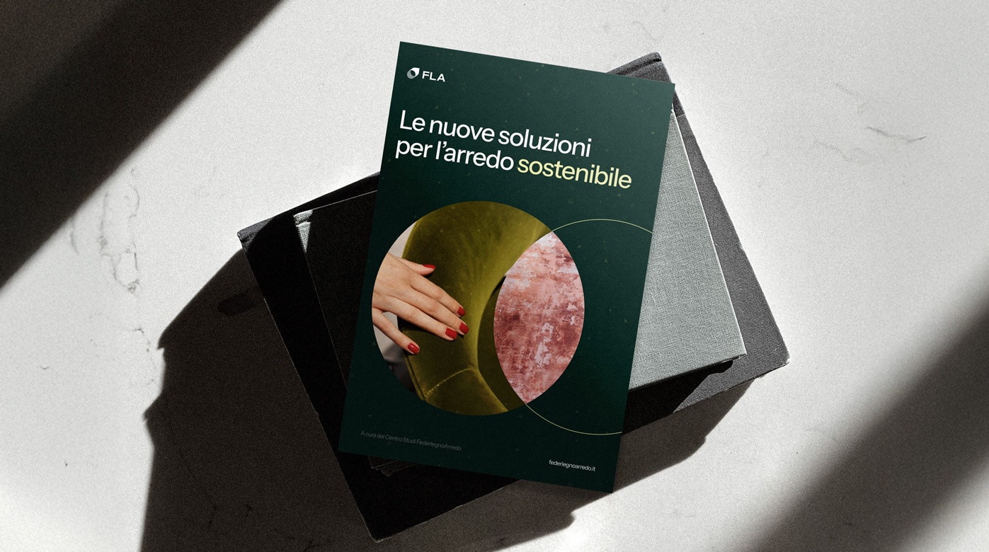 Copertina brochure FederlegnoArredo intitolata 'Le nuove soluzioni per l’arredo sostenibile', con grafica verde e immagini di materiali eco-friendly